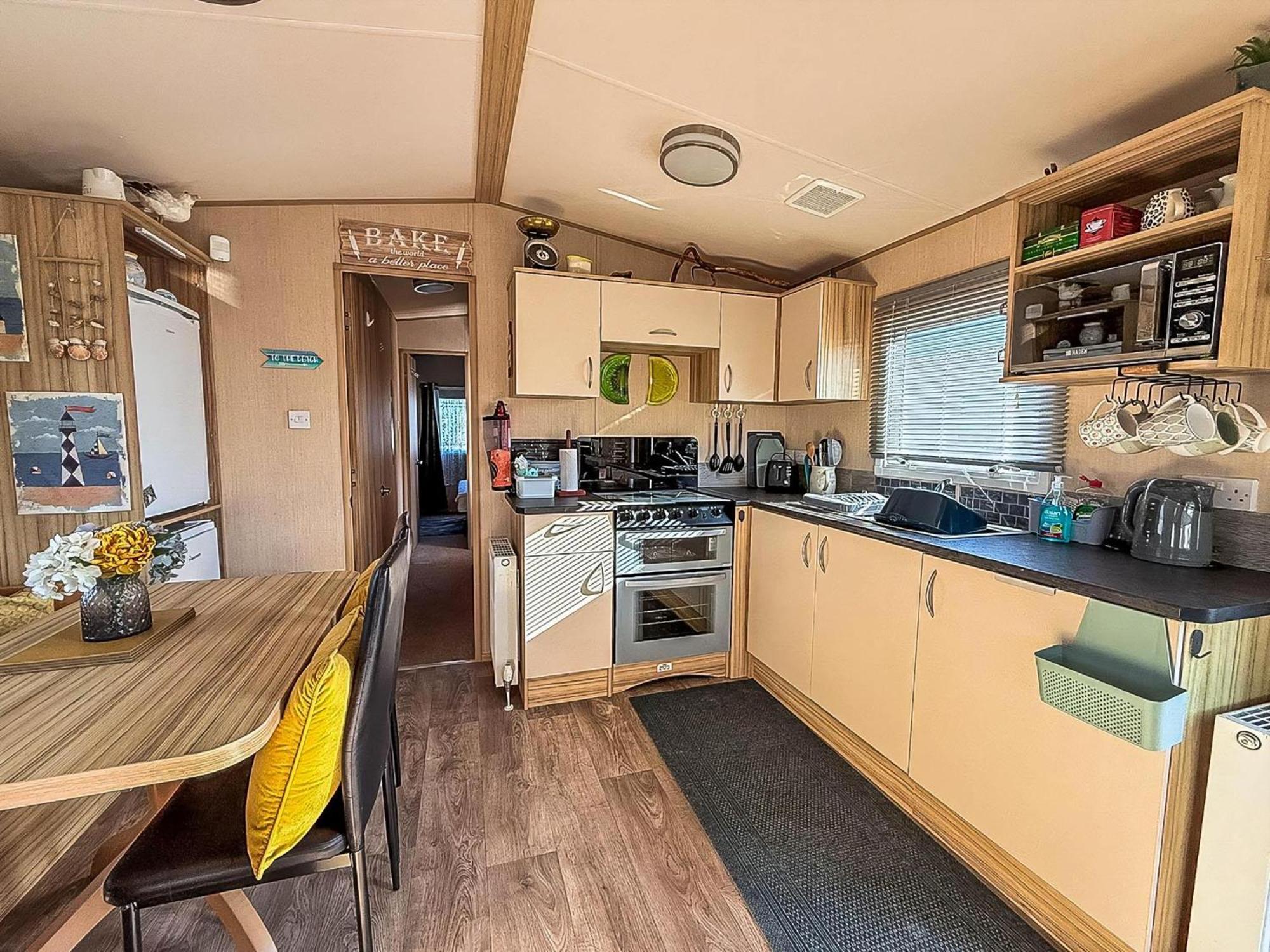Lovely 6 Berth Caravan With Decking To The Side In Heacham Ref 21040E Buitenkant foto