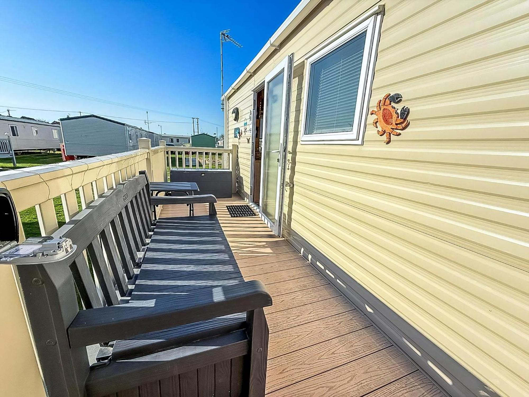 Lovely 6 Berth Caravan With Decking To The Side In Heacham Ref 21040E Buitenkant foto